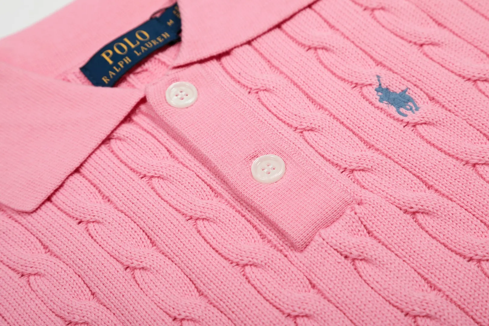 P166 💰 "Top quality" Style number: DS023# (not off the shelves all year round) [Ralph Lauren POLO lapel solid color pony embroidered logo knitted vest short sleeves] ✅Ralph Lauren Ralph Lauren classic basic versatile all-season cardigan knitted POLO vest vest short sleeves ✅Main supplier platform live broadcast Wholesale entity Replacement when out of stock Not off the shelf ✅ZP quality 1:1 version Scan the code to enter the GF website Counter quality ✅Details and quality are the only one in Guangzhou. Imported quality cotton yarn, focusing on high-end, cost-effective. Needless to say good quality. ✅Restore the original version. The maximum size can be worn up to 150 pounds. Loose, comfortable and stress-free. Olive green, denim blue, Chinese red